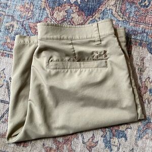 Men’s Under Armour Heat Gear Khaki Shorts, Size 34